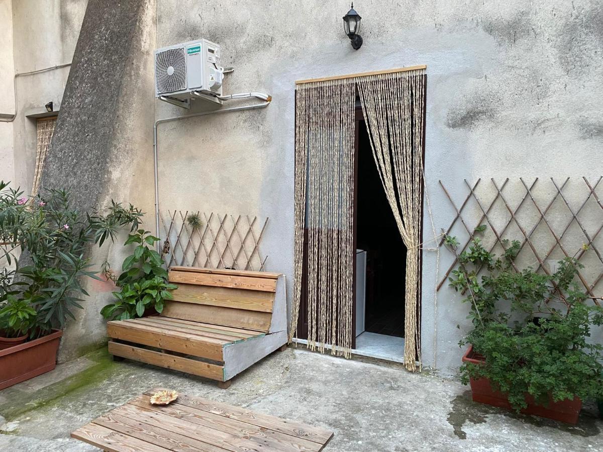 Al Vicolo Stretto Bed & Breakfast Santa Maria a Vico Exterior photo